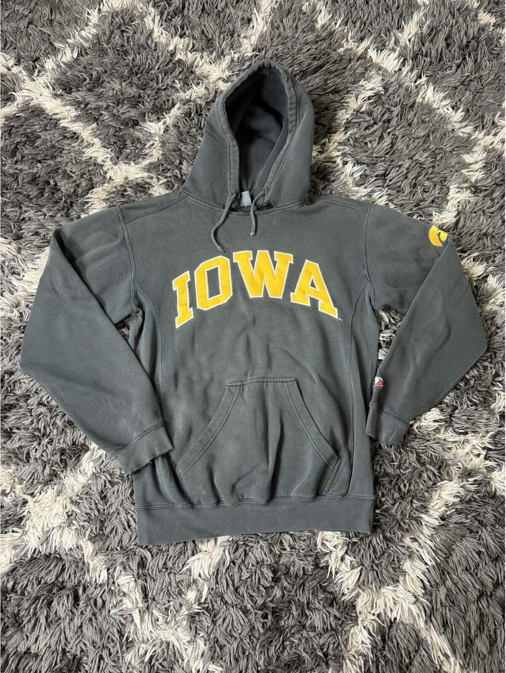 Vintage Iowa Hawkeyes Hoodie Adult Small P2 Sweatshirt Black Pullover
